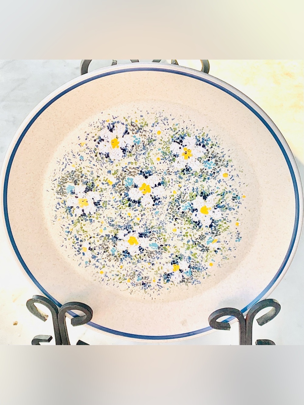 LENOX DEWDROPS DINNER PLATE STONEWARE VINTAGE 1970’s BLUE RIM FLORAL CENTER 10IN